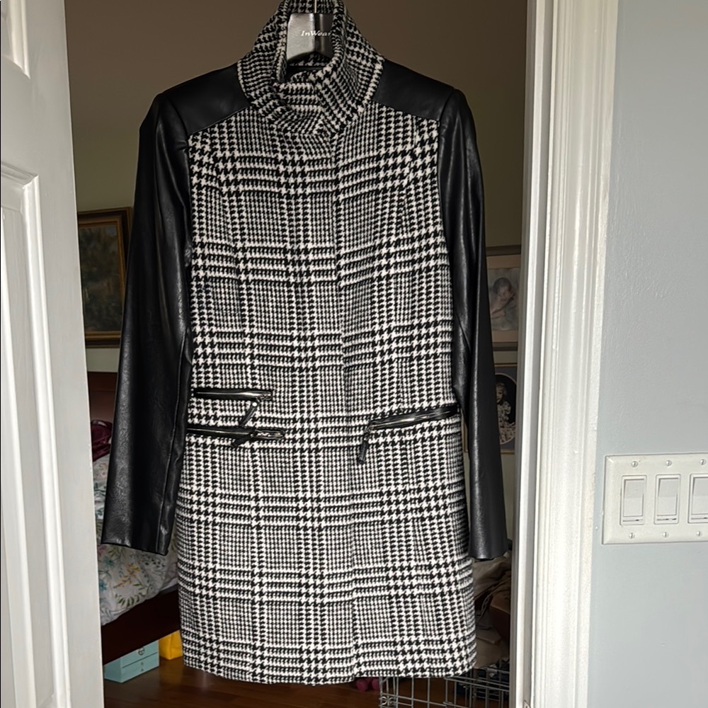 Chic Black and White Houndstooth Leather Jacket